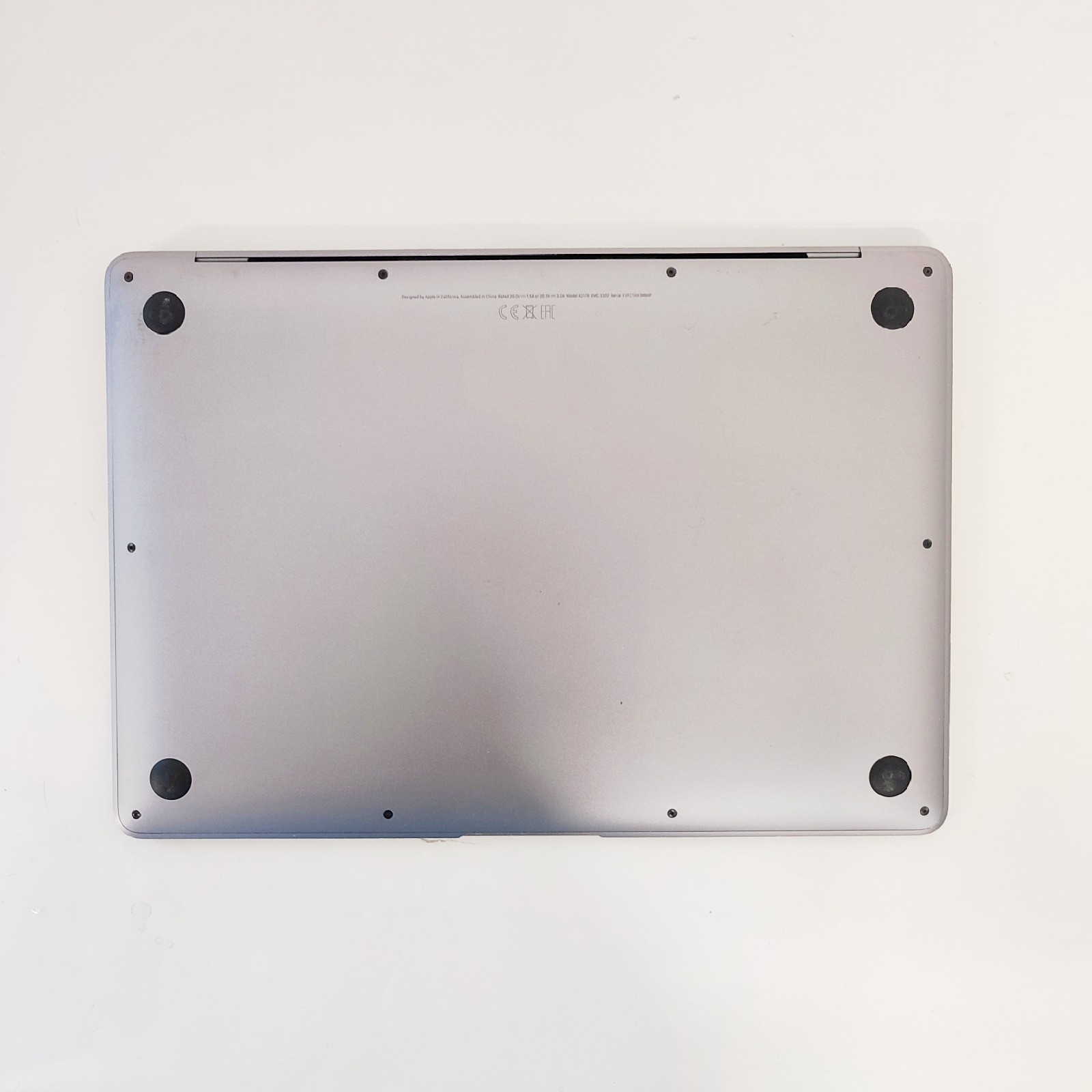 Apple Macbook Air A2179 (2020) grigio siderale i3 8 GB 256 GB GRADO C scandinavo foto 4
