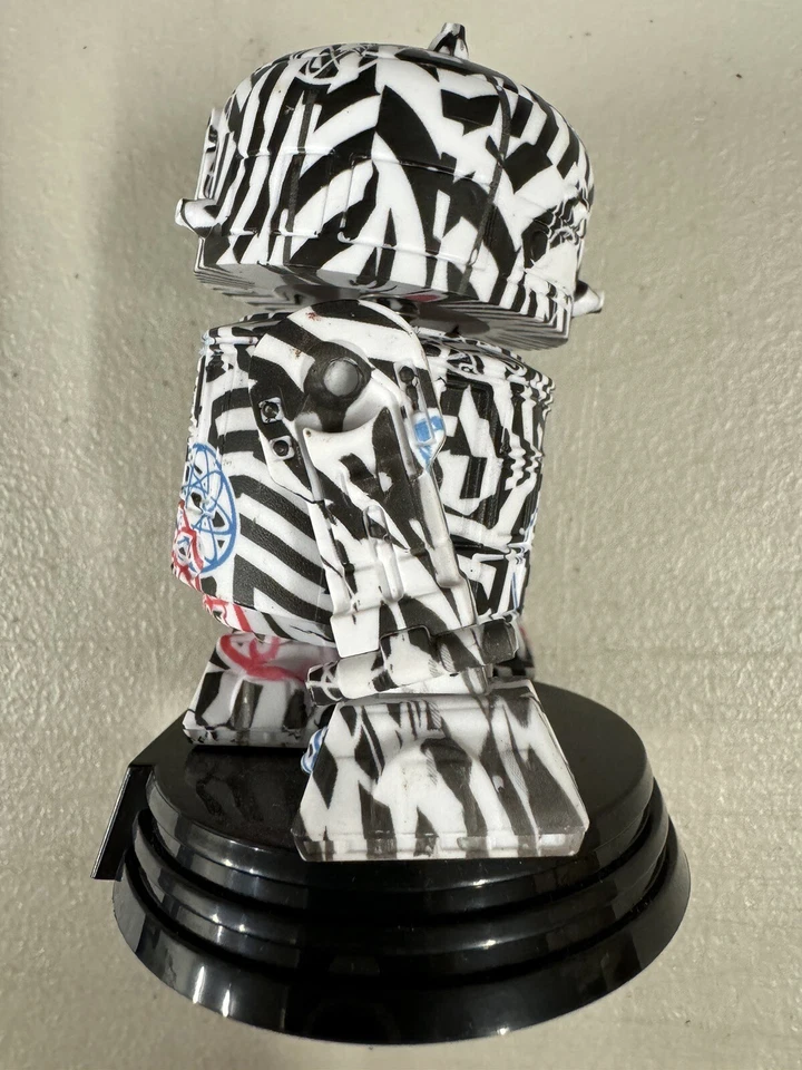 R2-D2 (Futura) 31 ~ Star Wars ~ Funko Pop Vinyl ~ Out Of Box (OOB) - No Box - Image 2 of 4