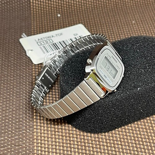 Casio Vintage LA670WA-7D Stainless Steel Digital Quartz Classic Women's Watch - Picture 5 of 7