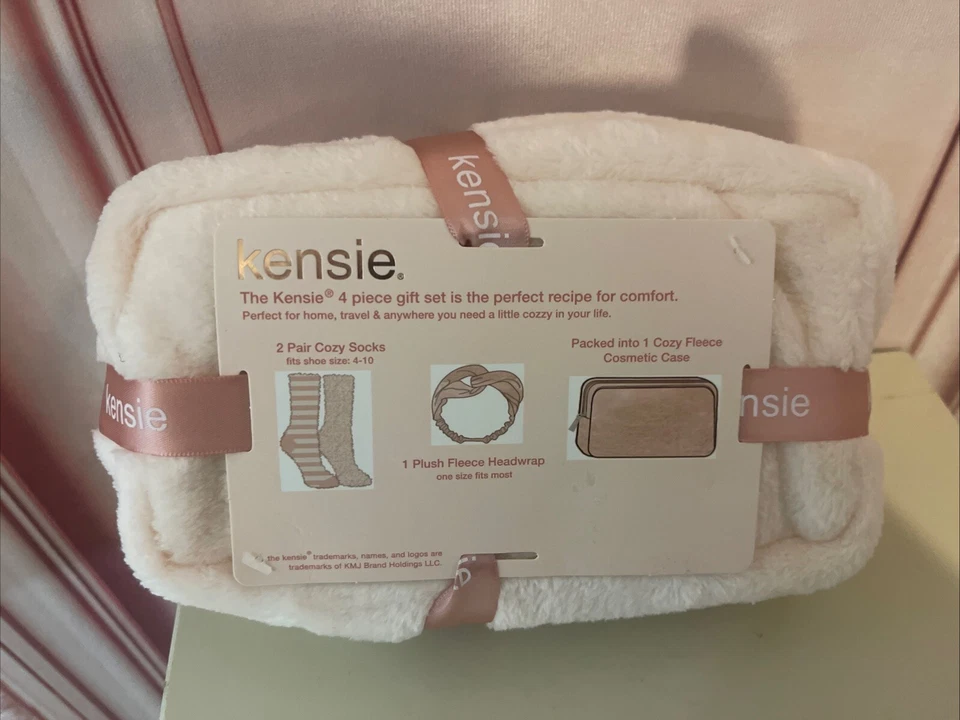 全新带标签 Kensie 粉色 4 件套舒适水疗套装 - 2 双袜子头包装化妆品盒 — 第 4/4 张图片