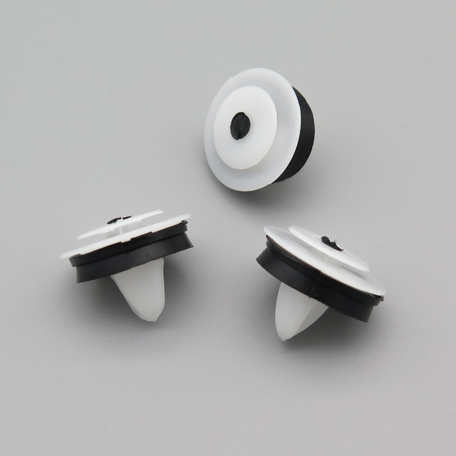 10x VVO® Exterior B-Pillar Trim Clips for some Volkswagen Transporter