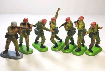 Original Super Deetail British Red Beret  Paratroopers X6 & X1 SAS Commando
