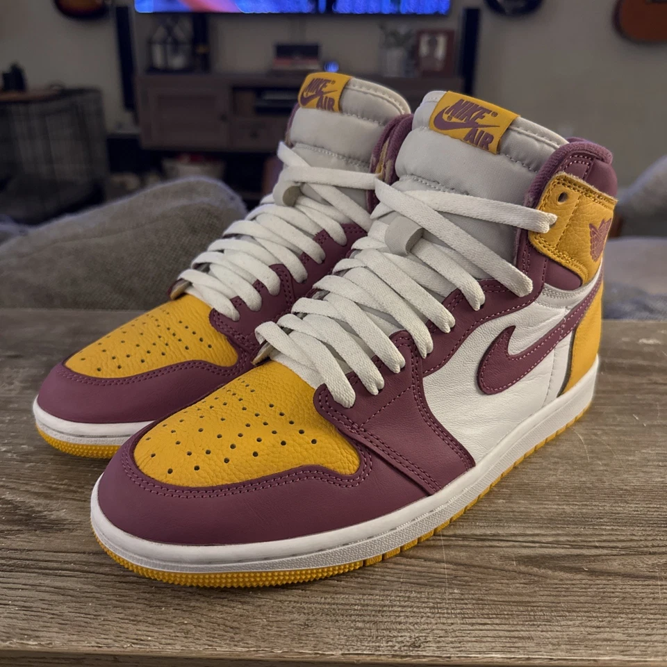 Talla 8.5 - Jordan 1 Retro Alto OG Brotherhood 2022 Foto 2 de 4