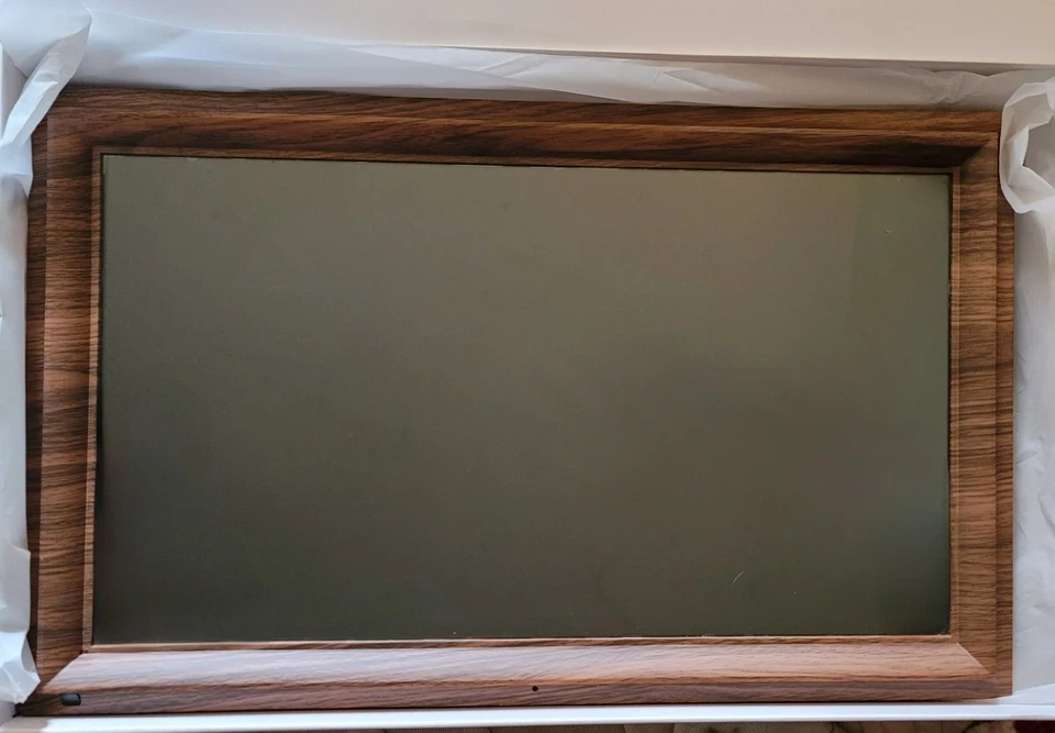 FRAMEO 16 Inch Extra Large Digital Wood Photo Frame 32GB HD Touchscreen  - Image 2 of 4