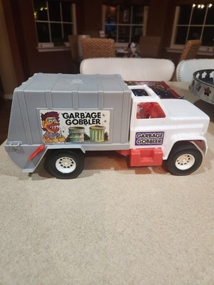Vintage 1970 Processed Plastic Co.  Garbage Gobbler  Large 14  GMC Toy Truck 