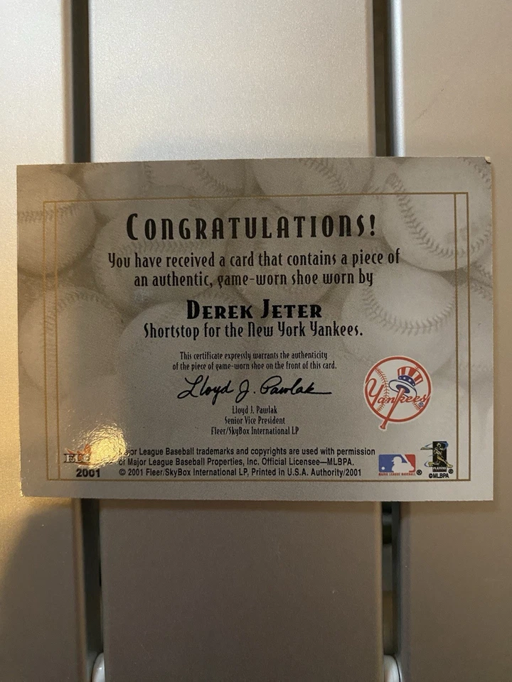 Fleer Authority 2001 - Zapato Derek Jeter con cortes de diamante (MEM) Foto 2 de 2