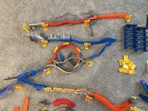 PREOWNED Hot Wheels Wall Track Super Combo Pack Complete Set of 5 Mattel Toys