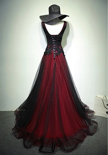 Black and red Gothic Wedding Dresses V Neck with Lace Applique tulle Bridal Gown - Picture 9 of 13