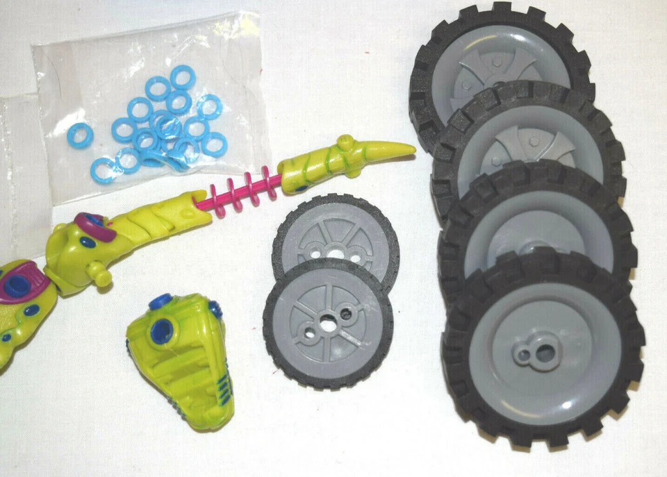 Lot of K'NEX Building Sets with Carrying Case - Image 4 of 4