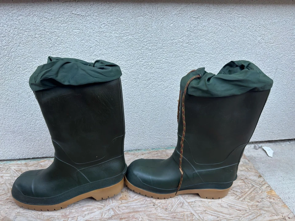 Botas de invierno LL Bean para hombre negras de goma a media pantorrilla impermeables aisladas talla 6 Foto 4 de 4