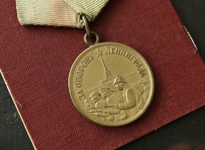 Has The Original Benefits Original Ww2 Ussr Soviet Russian Medal For The Defense Of Leningrad First Type Guaranteed With Box Bag Www Globalwealths Org