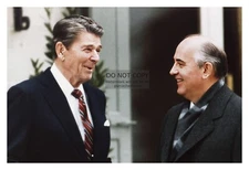 PRESIDENT RONALD REAGAN AND USSR PRESIDENT MIKHAIL GORBACHEV 4X6 PHOTO