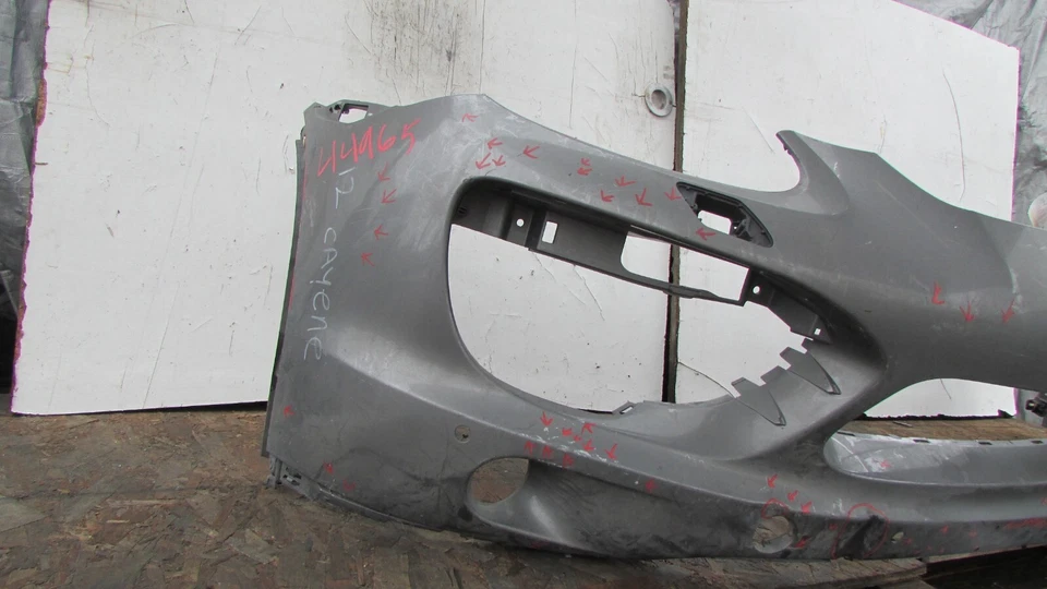 Cubierta del parachoques delantero Porsche Cayenne 2011-2014 sin orificios para sensores 7P5807221 OEM Foto 2 de 4