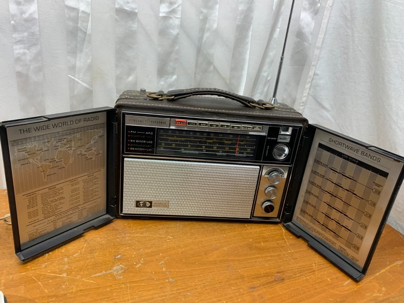 General Electric World Monitor Multiband Short Wave Radio FM/AFC Marine P2900A