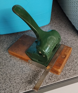 Leitz Locher 180 alt Gusseisen Holzplatte Aktenlocher groß schwer Bürolocher