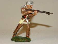 FIGURINE EN COMPOSITION DURSO LE TRAPPEUR DAVY CROCKETT TIRANT AVEC FUSIL CHIALU