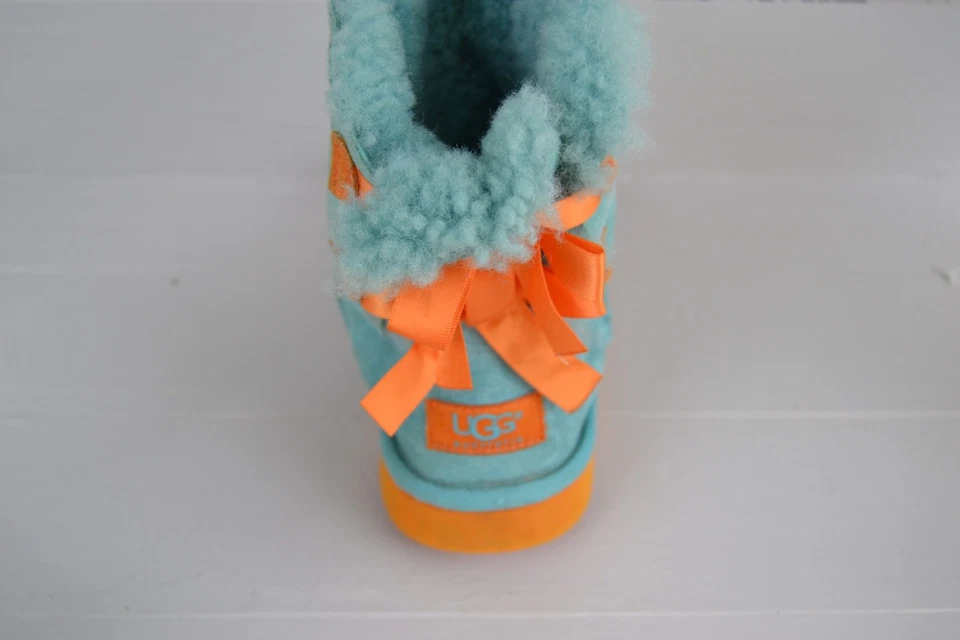 Botas con lazo UGG Bailey niños talla 3 s/n 3280K verde azulado Foto 4 de 4