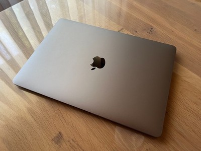 Apple MacBook Air - M1 - 256GB SSD - 8GB RAM - 13,3'' - Space Grau