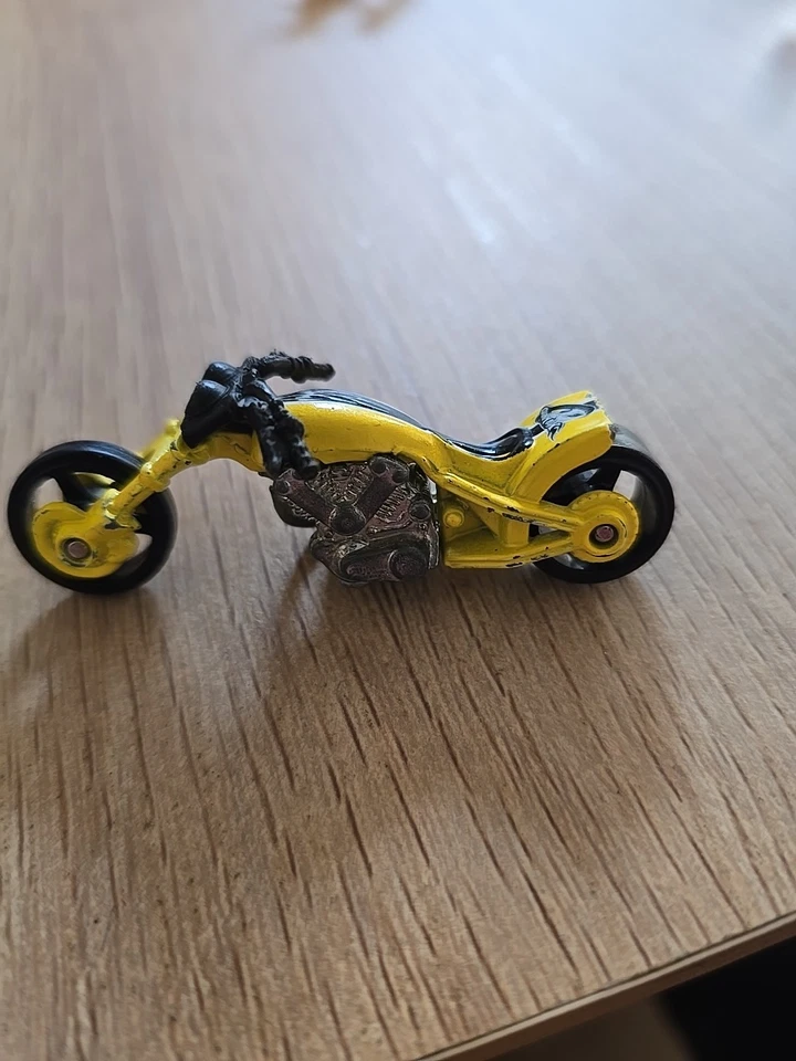 RARA MOTOCICLETA BLAST LANE * AMARILLA * SERIE REBEL RIDES 2005 * HOT WHEELS Foto 3 de 4