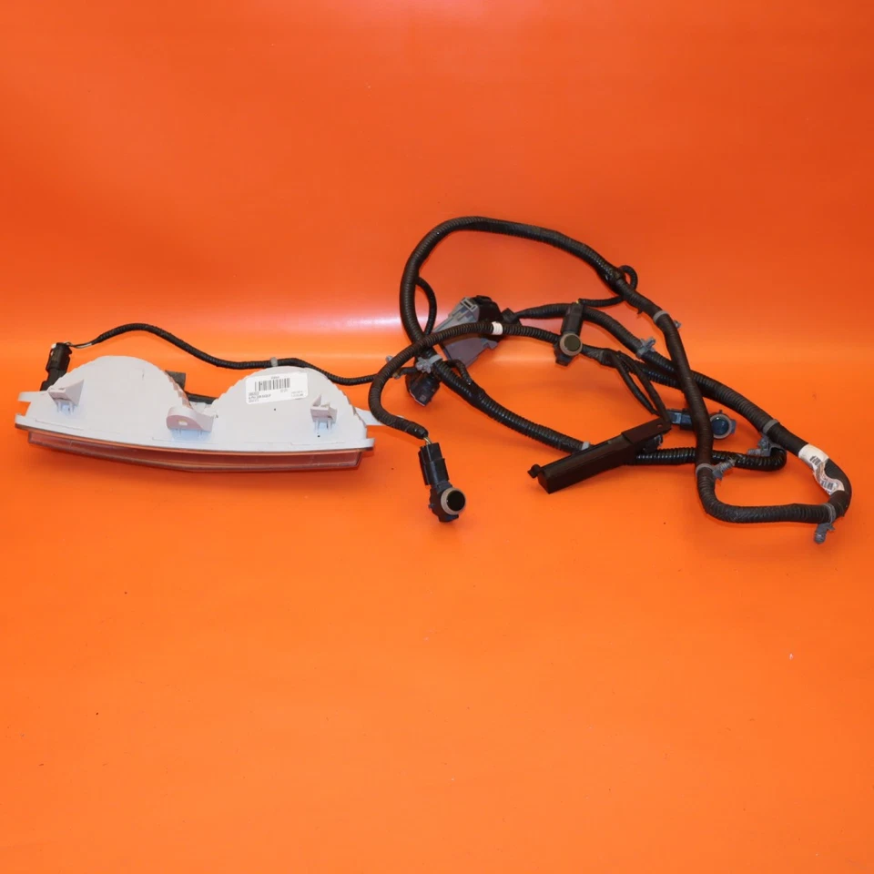 CADILLAC ATS REAR REVERSE LIGHT LOWER CENTER 2015 2016 2017 2018 2019 20847473 - Image 4 of 4