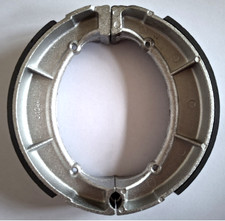 Set brake shoes for front