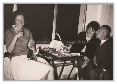 Woman with Photo Camera & Flash AGFA Film Roll Color TV Quiz - Photo 1967