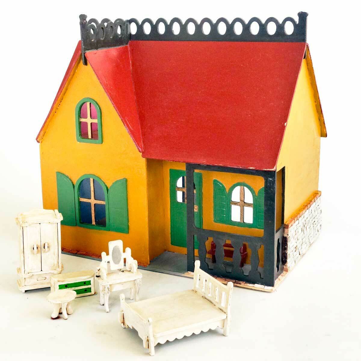 CASA DE MUÑECAS DE MADERA Y MUEBLES. 32CM
