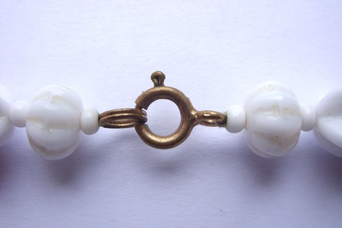 1970s VINTAGE Antique Plastic bijouterie Necklace CZECHOSLOVAKIA working latch - Picture 3 of 4