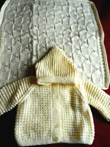 ASSORTED HAND KNITTED HOODED JACKETS AND MATCHING PRAM BLANKET. - Picture 3 of 21
