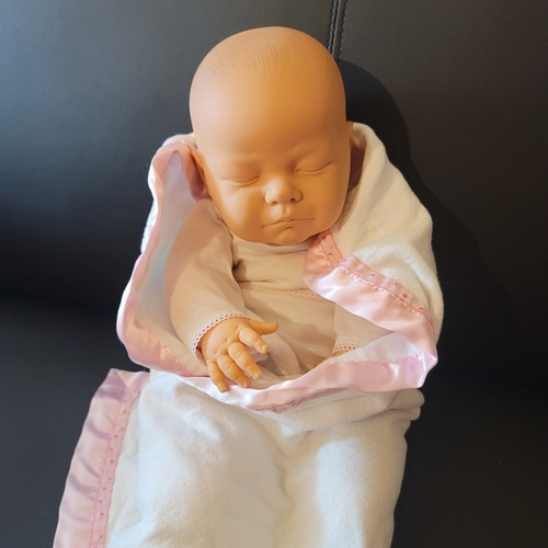 Vintage 1984 Berjusa 20” Sleeping Newborn Vinyl & Cloth Baby Doll w