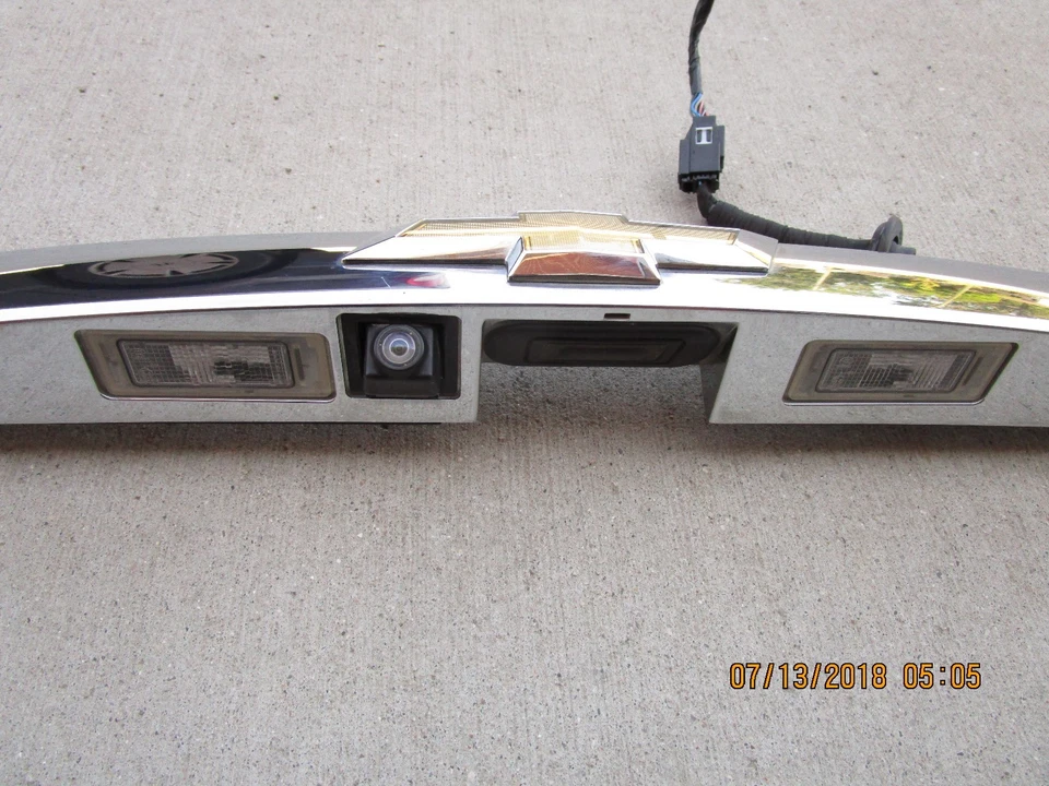 10 - 14 CHEVY EQUINOX LT LTZ TRUNK DOOR MOLDING EMBLEM BACK UP CAMERA 23188127 - Image 2 of 4