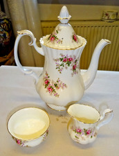 *3 tlg. Mokka-Kanne, Milchkännchen und Zuckerschale Royal Albert Lavender Rose