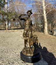 Statua scultura bronzo cacciatore statuina cani marmo uomo corno arte A.Moreau segugi
