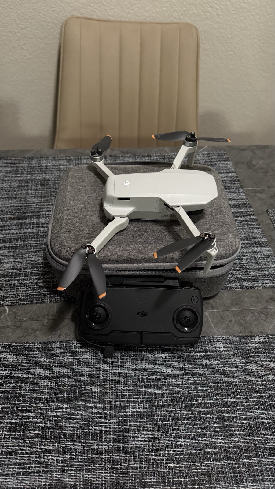 DJI Mini SE Drone Quadcopter 3-Axis Gimbal, 2.7K, Gray