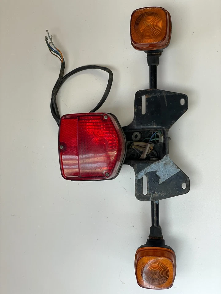 1980 HONDA C70 Passport OEM Tail Light Turn Signals License Plate BKT HM174 C 70 - Image 2 of 4