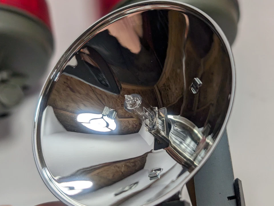 Hella 3X KL 600 2RL 004 957-11 Incandescent Beacon Lights NSN 6220-21-903-6436  - Image 3 of 4