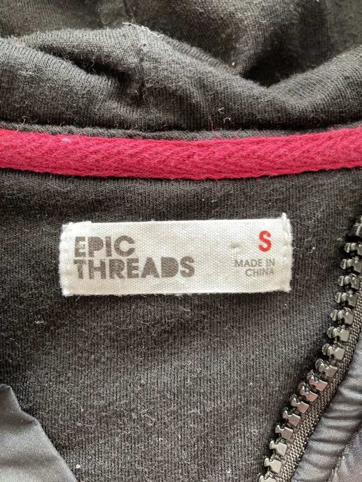 Chaleco acolchado Epic Threads para niños con mangas camufladas negro talla pequeña con cremallera Foto 4 de 4