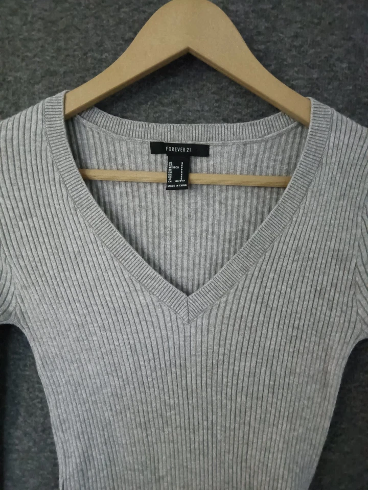 Vestido Suéter Forever 21 Talla S Gris Cuello en V Manga Larga Cinturón Corbata Foto 3 de 4