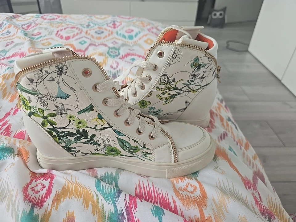 Primark floral white high top trainers  size 7 - Image 3 of 4