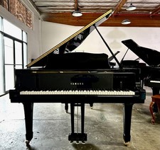 Yamaha C3 Grand Piano 6'1" Polished Ebony