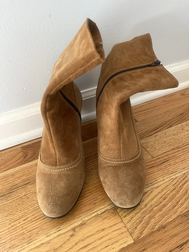 RARE C La Canadienne Women's US 9.5 Suede Zip Heels - Image 4 of 4