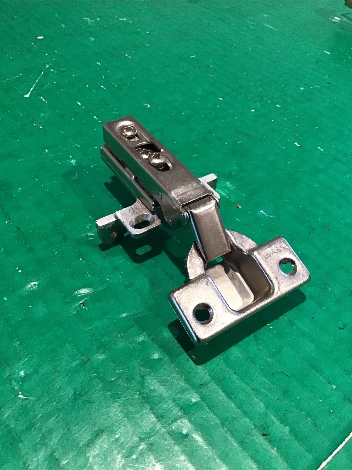 GRASS Hinge 100630 Self Close w/ Clip On Rare 048 Mounting