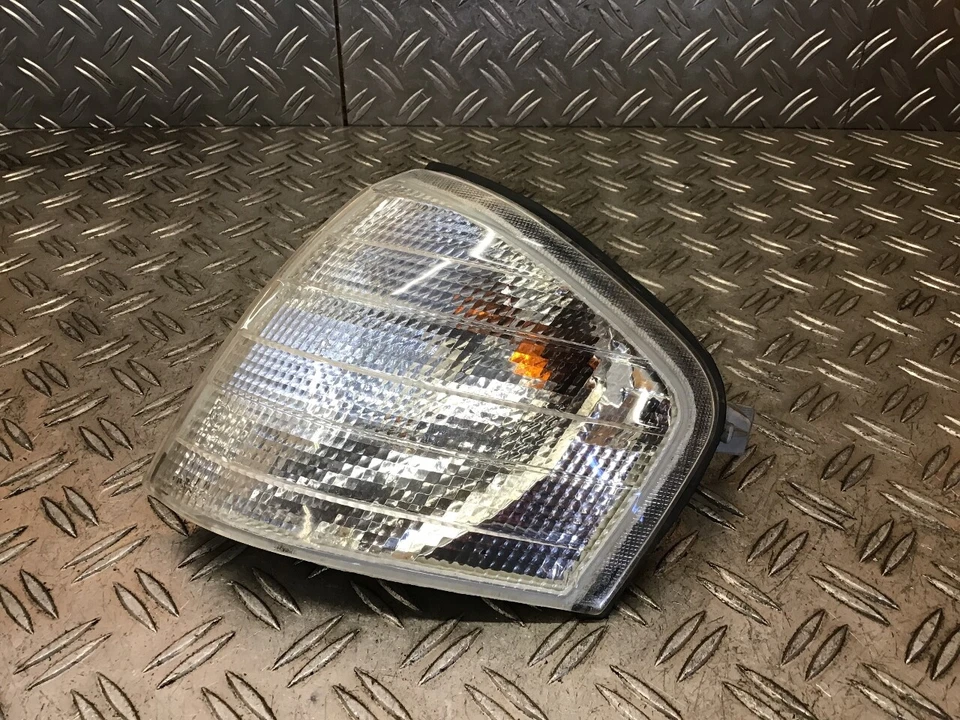 469889 Indicator Sinistro Anteriore Mercedes-Benz Classe C T-Modello (S202) TYC - Immagine 2 di 4