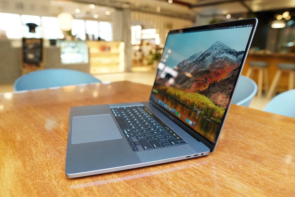 Apple MacBook Pro 16" 2019 · i9 · 64GB · 4TB
