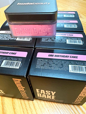 Huda Beauty Easy Bake Loose Setting Powder Ube Birthday Cake Matte 0.7 oz