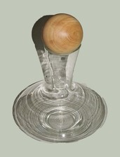 Wein- oder Wasserkaraffe mit Kugel aus Esche