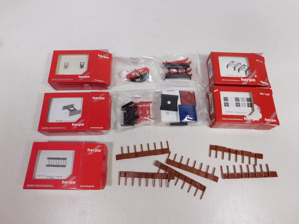 13x Herpa H0 1:87 Pacco per Autocarro Parafango Serbatoio Telaio ecc Mint + Box - Immagine 3 di 3