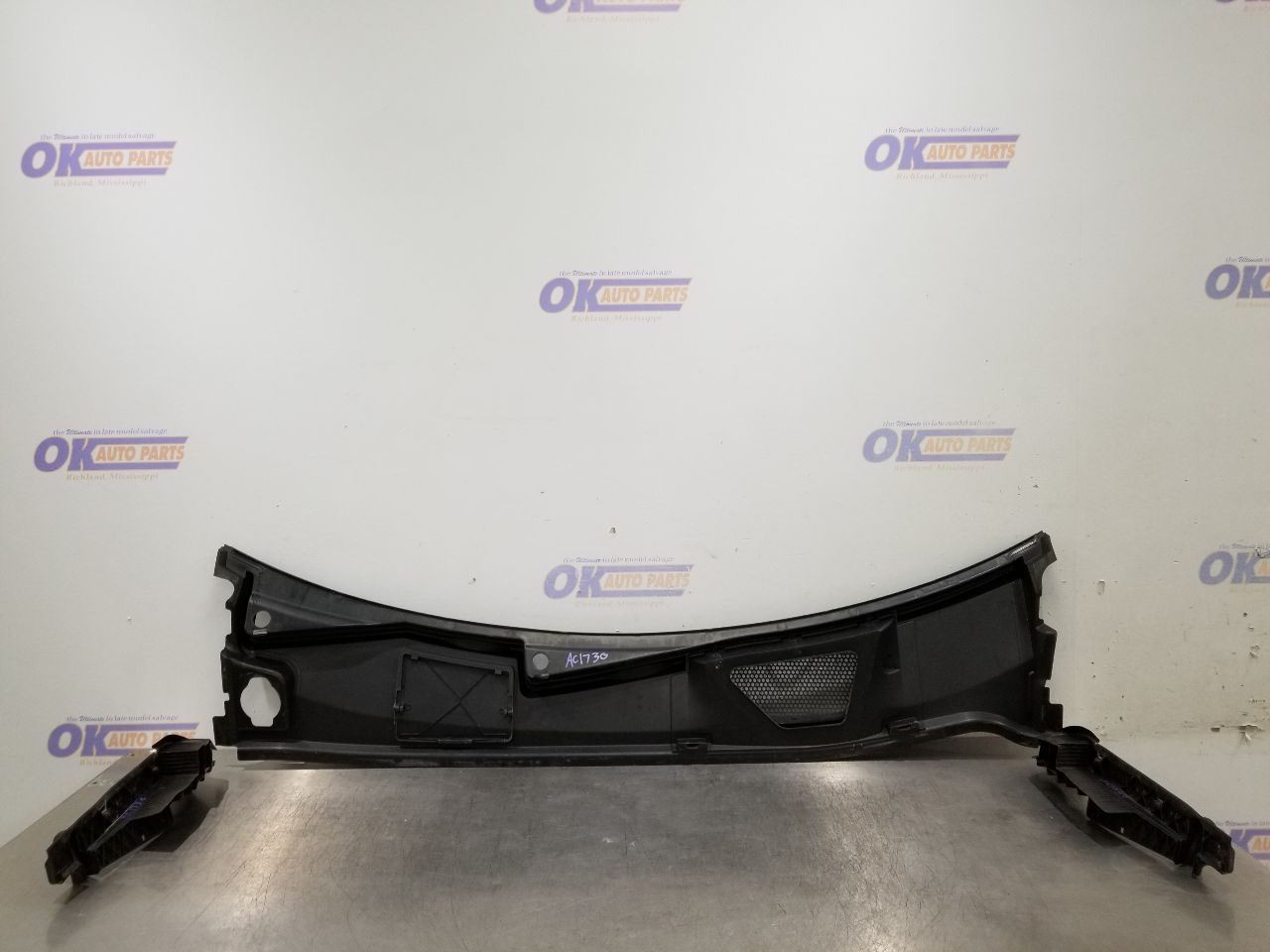 Bentley Bentayga Cowl panel