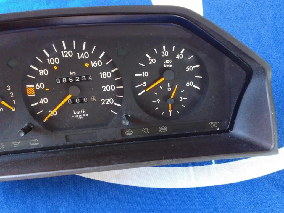 Mercedes Benz w124 E300 turbo diésel odómetro con tacómetro Foto 2 de 4