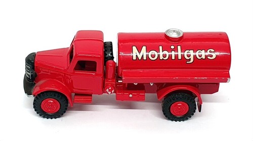 B&B Models 1/60 Scale No.92A/3 - Bedford 350 Gallon Petrol Tanker - Mobilgas - Picture 4 of 5